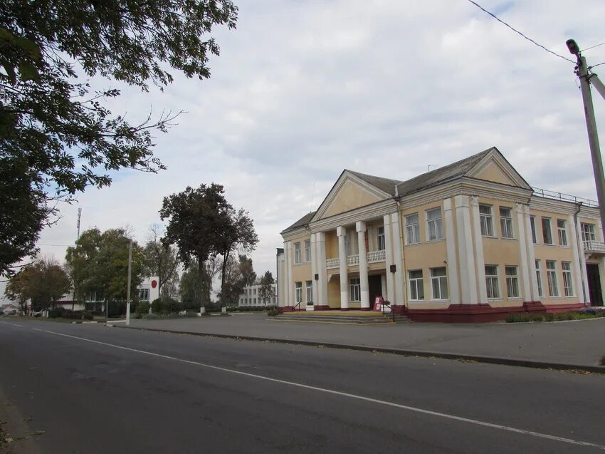 Урицкое Гомельский район агрогородок. Гомель районный дом культуры. Агрогородок Урицкое Гомельский район памятник. Чкалово (Гомельский район). Школы гомельская область