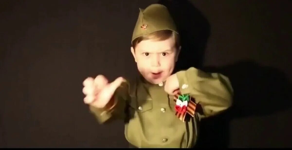 Инсценирование военной песни в начальной школе. Встанем в исполнении детей. Дети поют 9 мая. Три танкиста песня. Маленькие дети поют на концерте ко дню победы 9 мая.