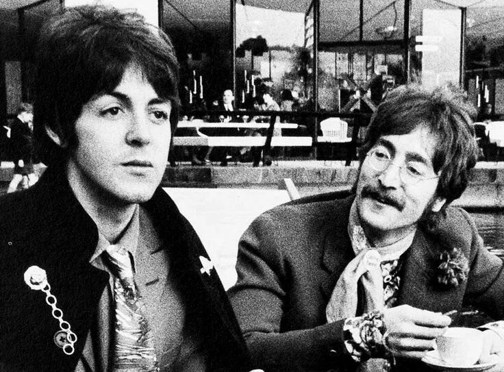 Paul mccartney 1960. The beatles пол маккартни и джон леннон. Леннон и маккартни. Джон леннон и пол маккартни. Джон леннон о поле маккартни.