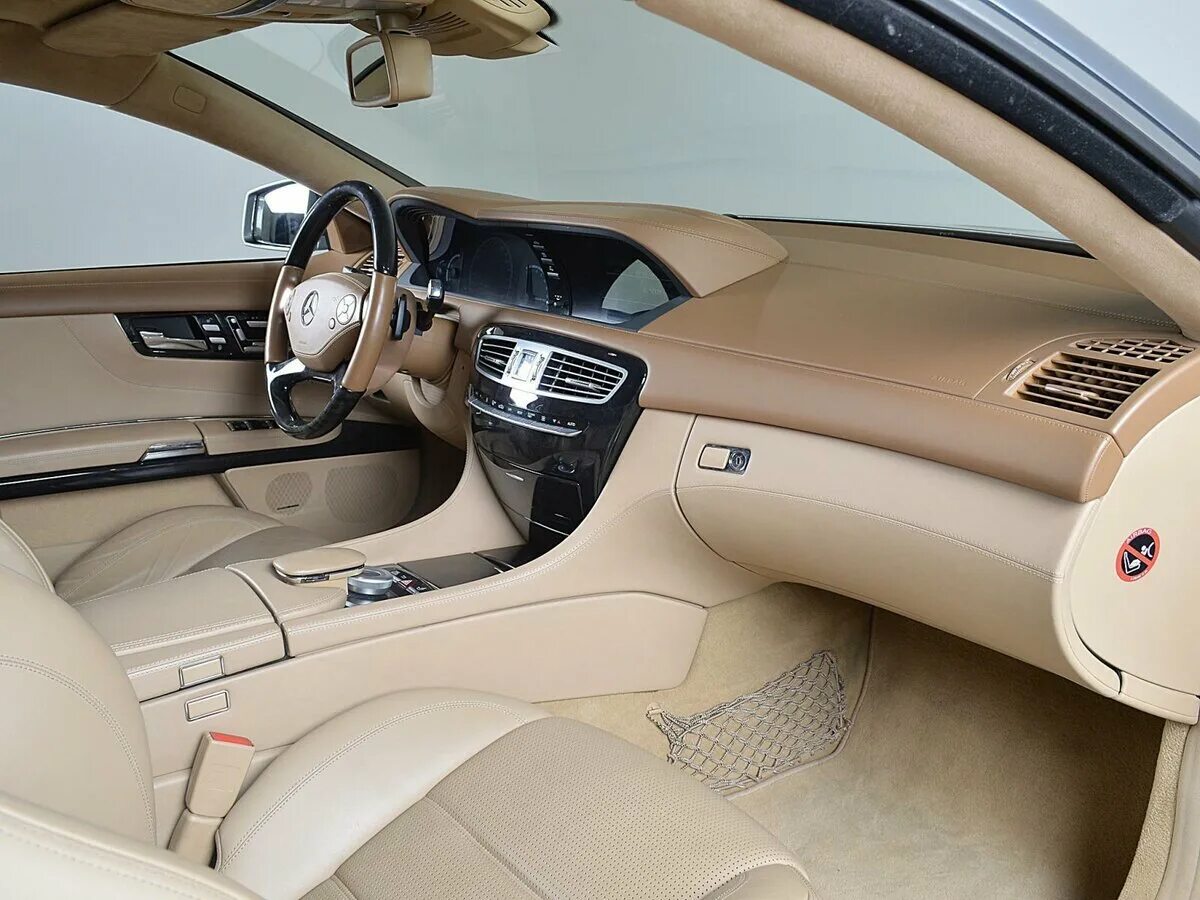 Интерьер учебного класса. Цвет стен в классе. Школьный класс сверху. Бежевый класс. Цвет стен в школьном кабинете.