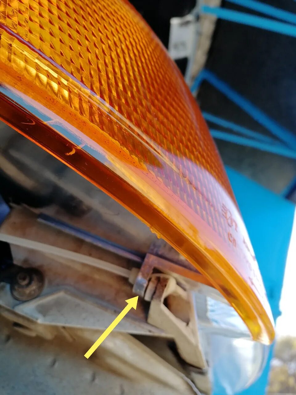 Белый поворотник ваз 2114. Крепление поворотника ваз 2115. Указатель поворотов правый ауди 80. Поворотник ваз 2110 bosch. Поворотник ваз 2115 передний.