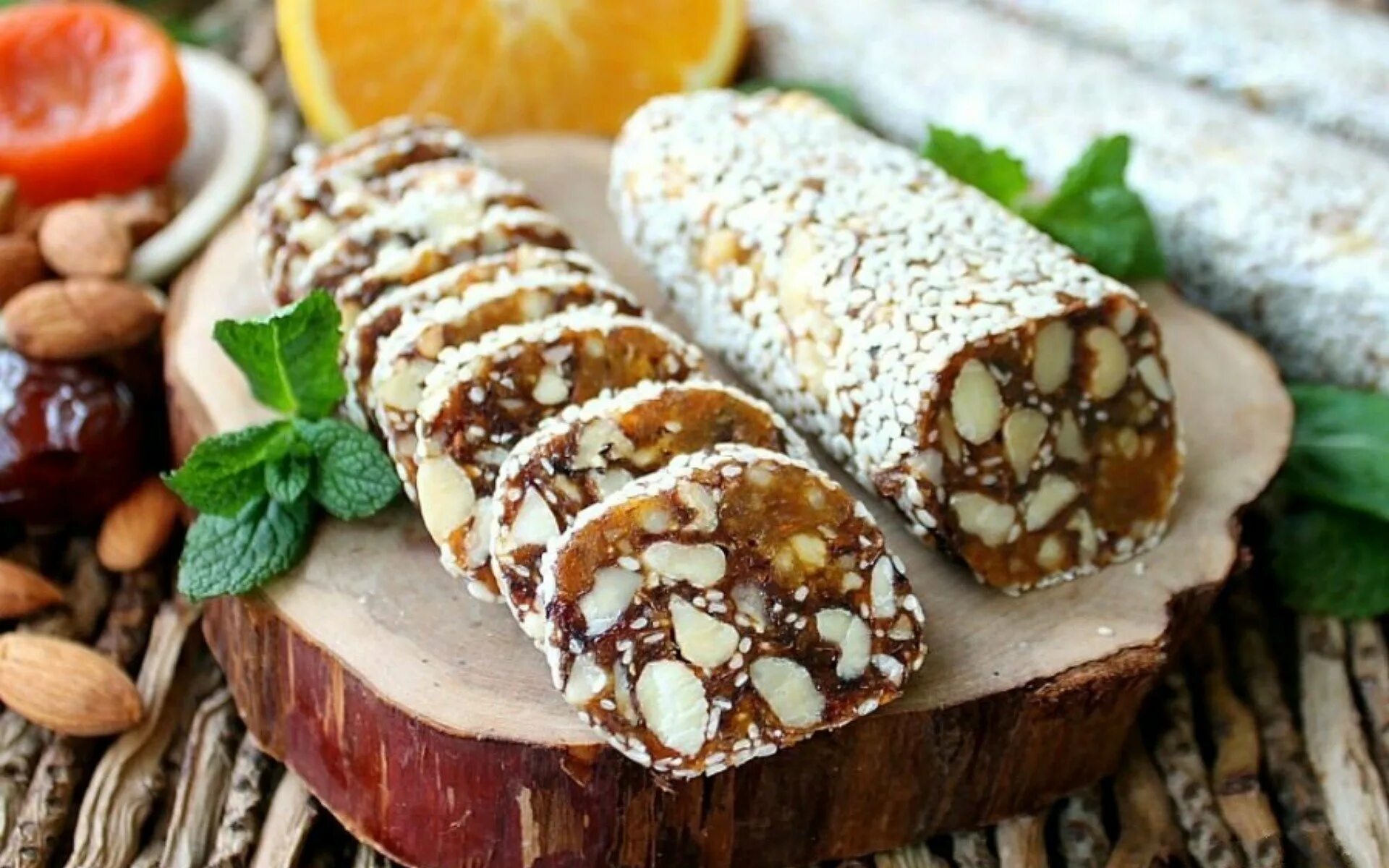 кондитерская колбаска из печенья. сладкая колбаска из печенья. шоколадная колбаса. шоколадная колбаса. шоколадная колбаса.