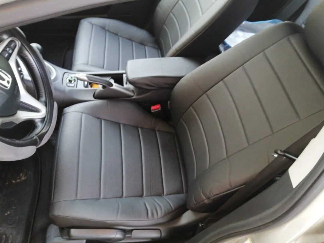 Чехлы на хонда цивик. Чехлы honda civic 5d. чехлы экокожа хонда цивик 5д. кожаный салон civic 5d. кожаные чехлы хонда везел 2014.