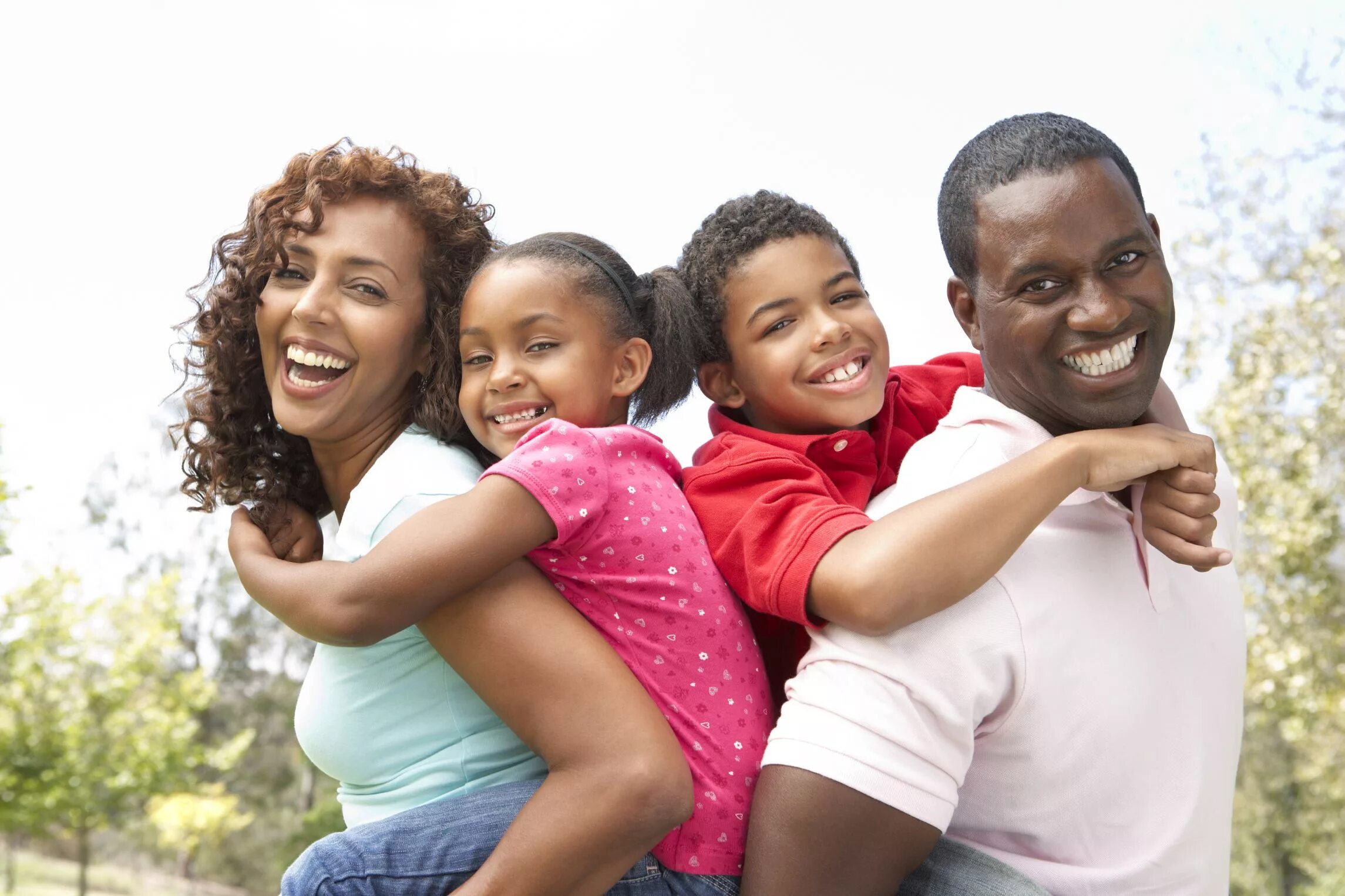 One s parents. Семья афроамериканцев. Африканская семья. Счастливая американская семья. Чернокожая семья.
