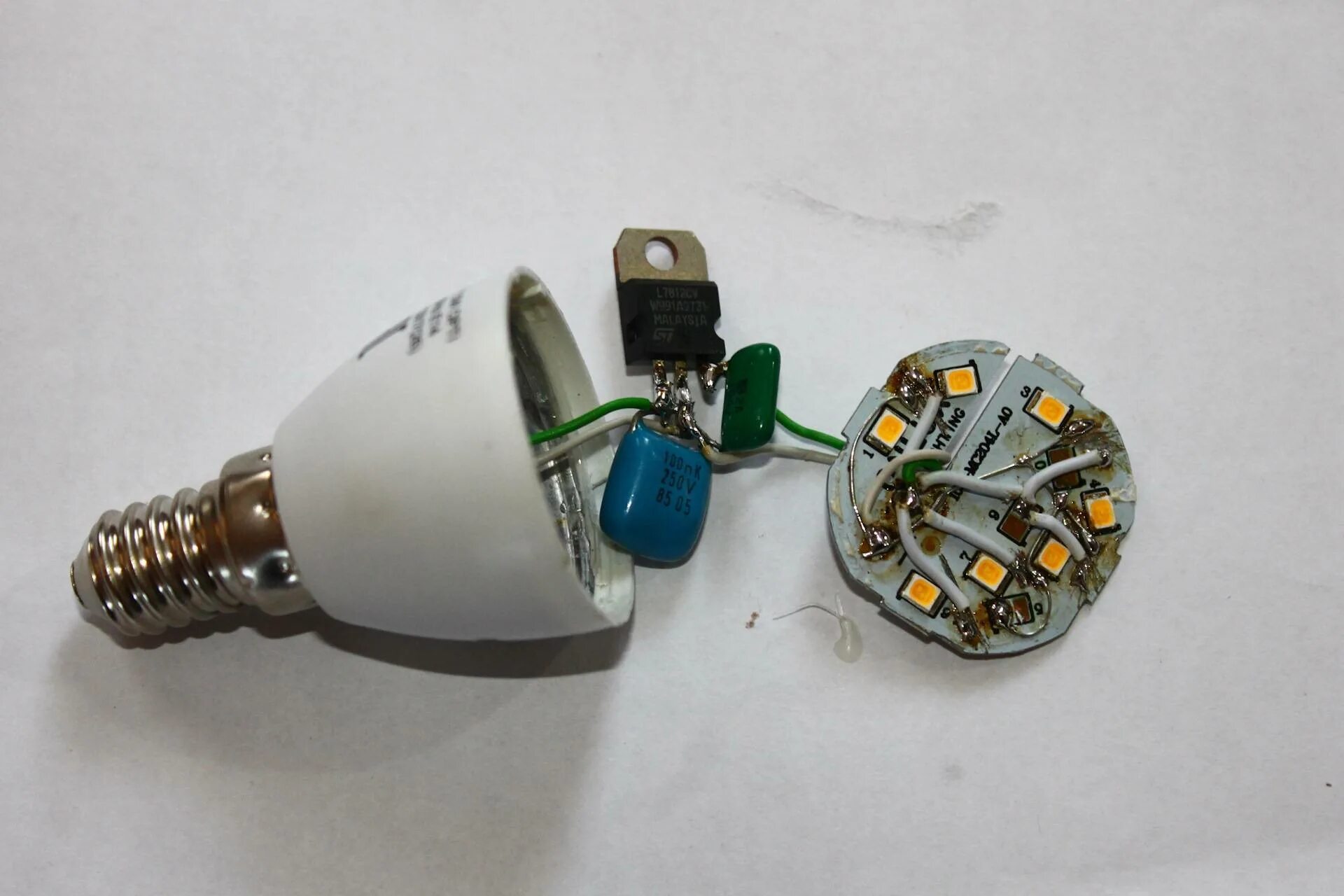 Ошибка светодиодных ламп. Светодиодная лампа 220 вольт разборка. Отремонтировать светодиодную лампу 220 вольт. Led лампы на sr5131dc. Цоколь для диодная лампочка 220 вольт.