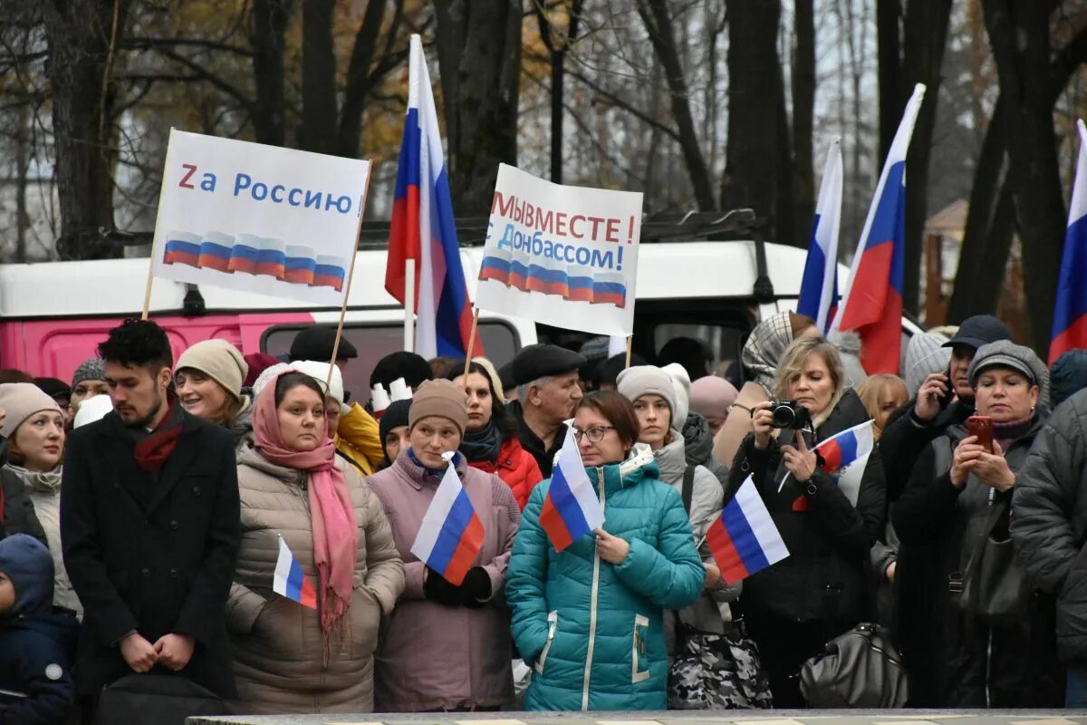 Митинг Единой России. Митинг в поддержку России. Z Россия митинг Единая Россия. Протесты в Италии в поддержку России. Митинг концерт единой россии