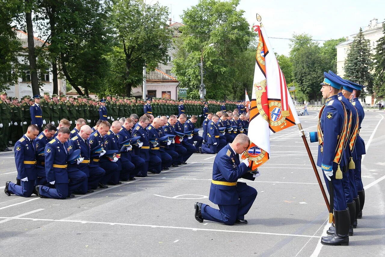 Военно воздушно космическая академия тверь. Тверь Военная Академия космической обороны. Академия ВКО Тверь. Военная Академия ВКО им Жукова. Тверское военное училище ПВО.