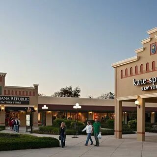 Outlet mall