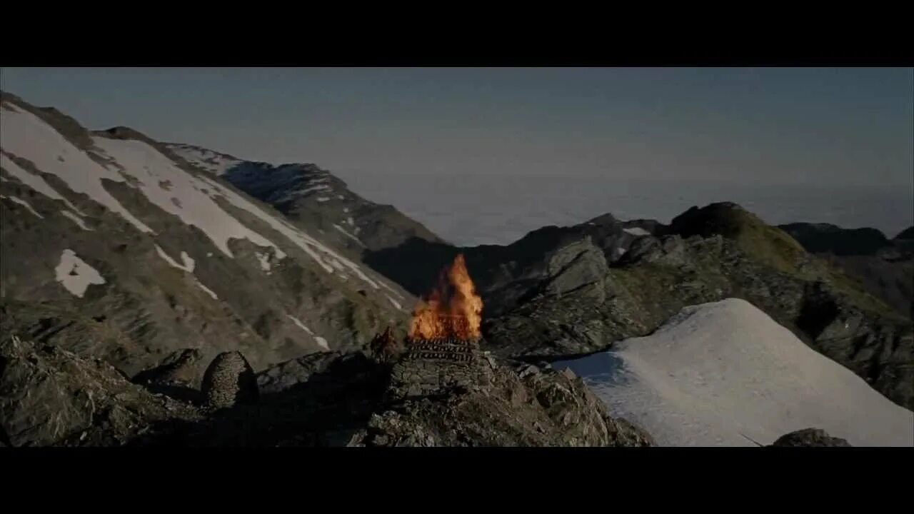 Сигнальные костры. Фальшфейер: «огонь красный». Драма сигнальный огонь. Фальшфейер красного огня япония. Сигнальные огни властелин колец.