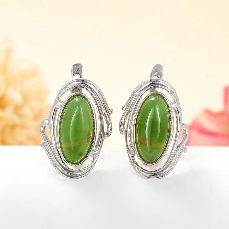 ювелирные украшения из нефрита. жадеит украшения в серебре. кольцо sonia mop аметист жадеит. золотая подвеска с нефритом. ювелирные изделия из золота с нефритом.