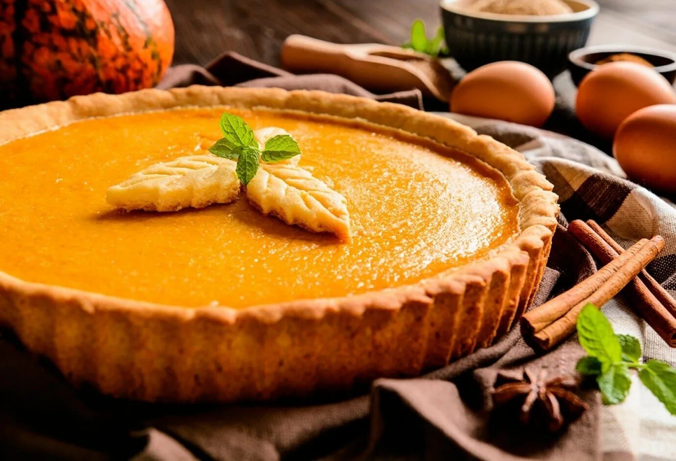 Тыква пирог фото. Американский тыквенный пирог. Тыквенный пирог Pumpkin pie. Американский пирог с тыквой. Тыквенный пирог на день Благодарения.