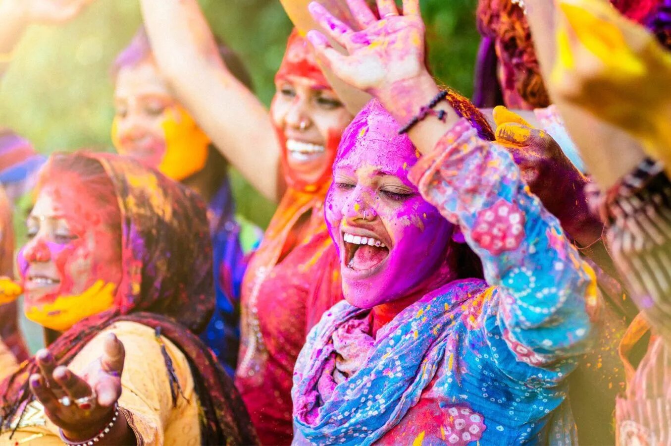 Фестиваль красок Холи в Индии. Праздник красок Холи в Индии. Холли праздник красок в Индии. Холи — Индуистский фестиваль весны.