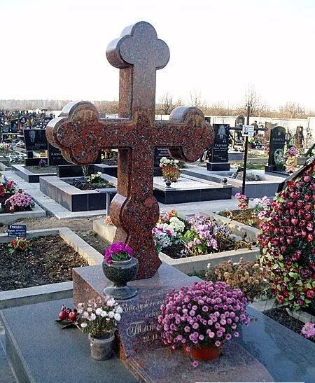 Фото памятников в виде креста