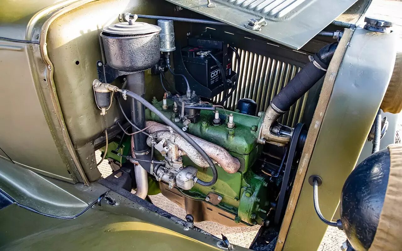 Двигатель газ аа. Моторный отсек газ м1. Двигатель аа. Газ 69 моторный отсек. Газ аа открытый капот.