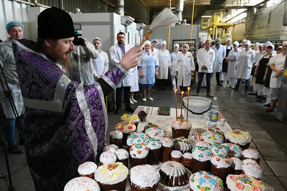 Кулич Крымхлеб. Куличи Новотихвинский монастырь. Крымхлеб освящение куличей. Творожный кулич Крымхлеб. Крымхлеб симферополь сайт