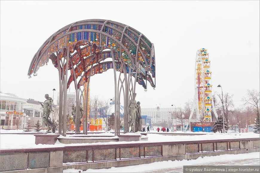 Арка тюмень. Цветной бульвар Тюмень. Цветной бульвар Тюмень зимой 2022. Тюмень арка на Цветном бульваре. Цветной бульвар Тюмень зима.