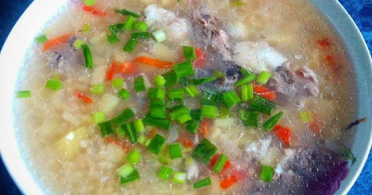 Уха из головы с пшеном. Уха с пшеном. рыбный суп с пшеном. уха из карпа. уха с пшенкой.