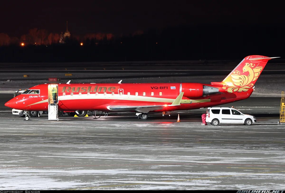 Самолёт Бомбардье CRJ-100/200. Самолёт Bombardier CRJ-100. Canadair Regional Jet РУСЛАЙН самолет. CRJ 100 самолёт РУСЛАЙН. Самолет canadair crj 200