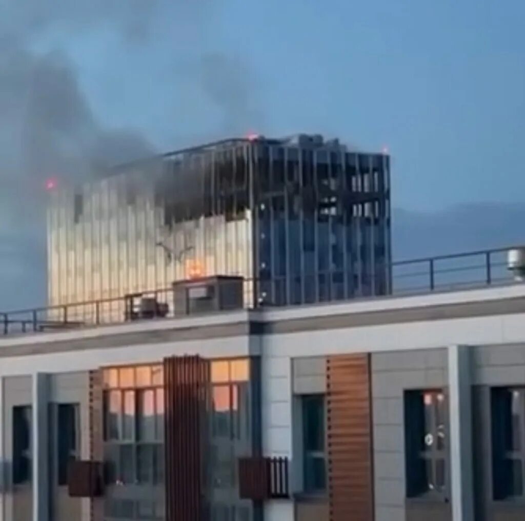 Видео нападения на сити. Здание. Здания Москвы. Москва Сити обстрел. Атака беспилотников на Москву 2023.