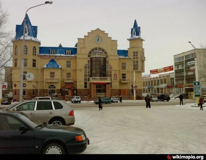 Костанай. Магазин союз костанай ул каирбекова. Костанай центр города. Кустанай площадь у цума. Кустанай плаза торговый центр.
