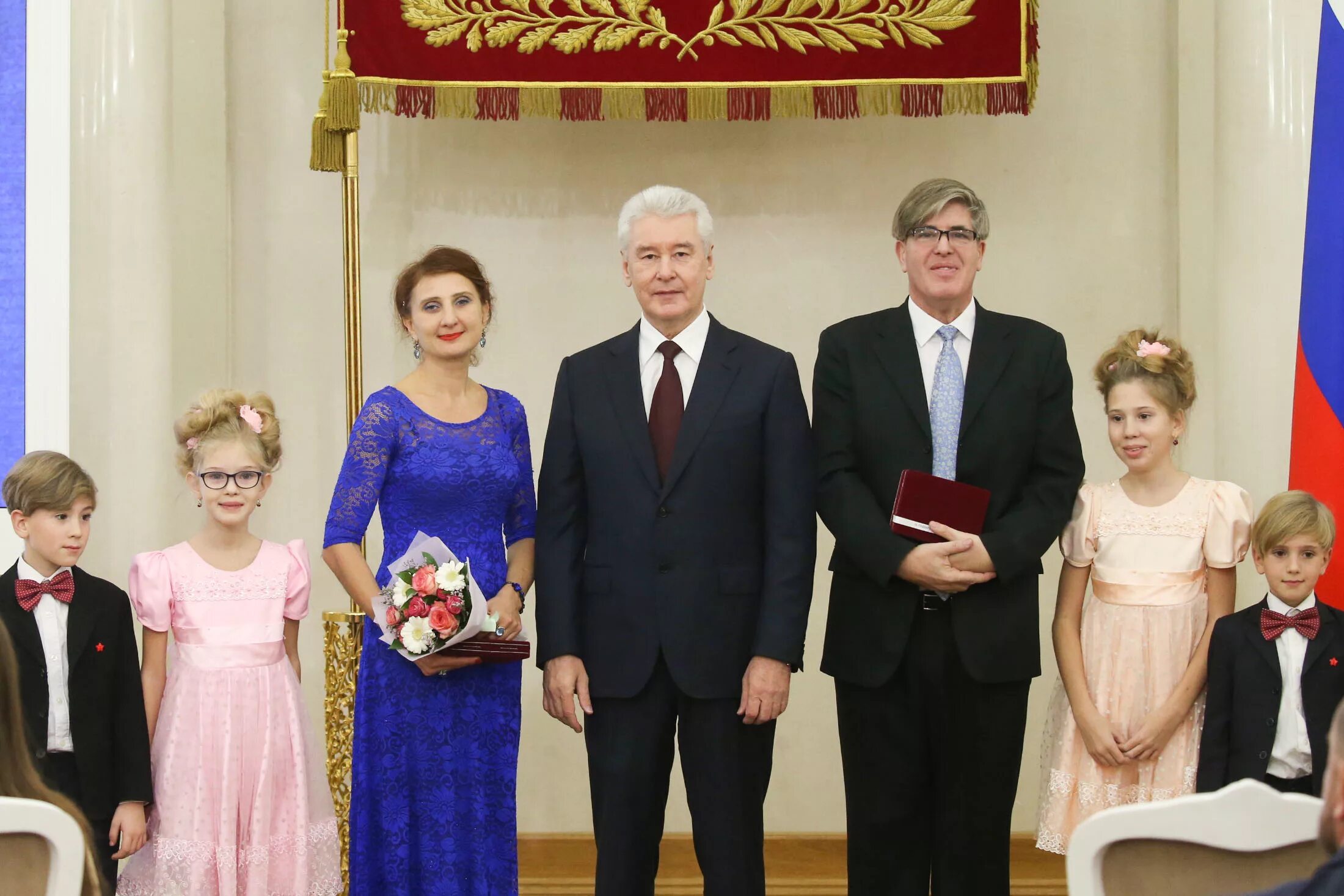 Награждение многодетных. Семигорелов-нестеров. награждение многодетных семей собянин. собянин многодетная семья 2025.