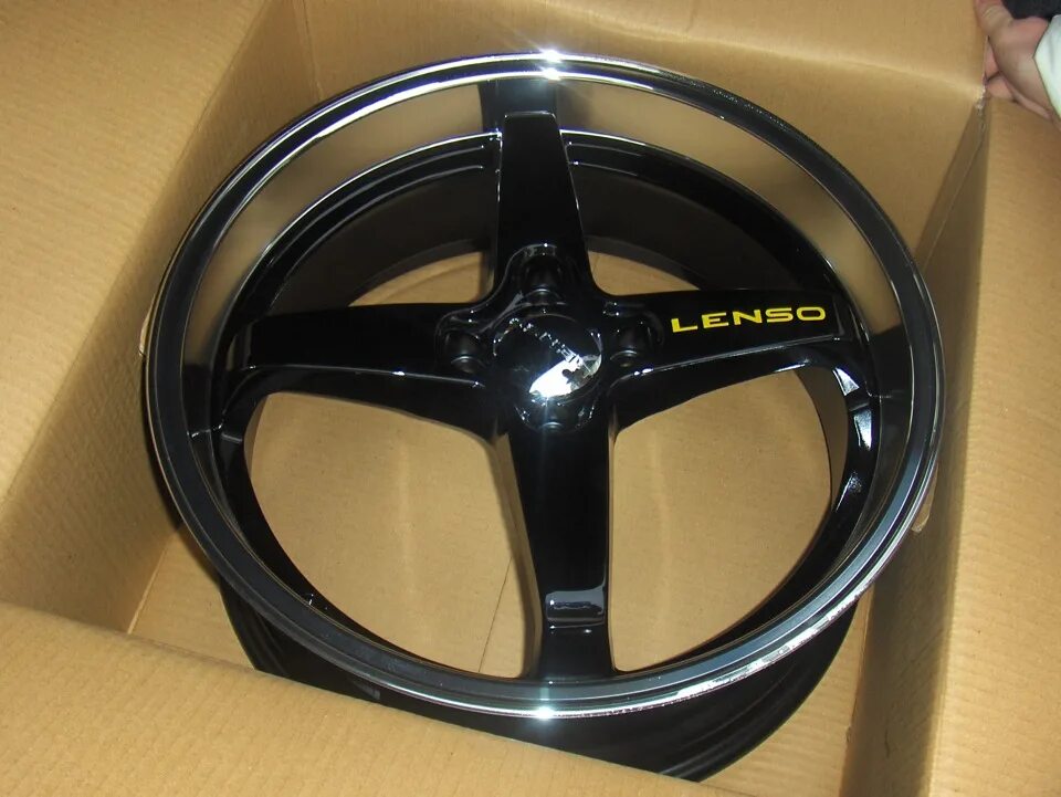 Фото литых. Диски Lenso Maxis r16. Диски Lenso r16 4x100. Диски Lenso Maxis r15. Диски ленсо r17.