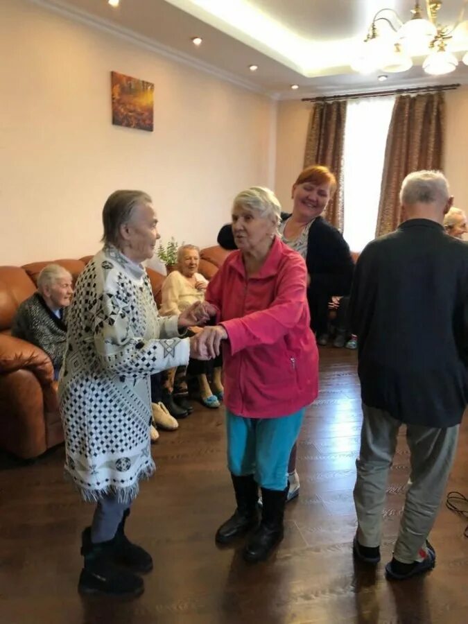 Санаторий для военных пенсионеров. Бесплатные путевки в санаторий для пенсионеров. Пенсионеры в бассейне. Санатории для пенсионеров в 2020 году. Путевки пенсионерам.