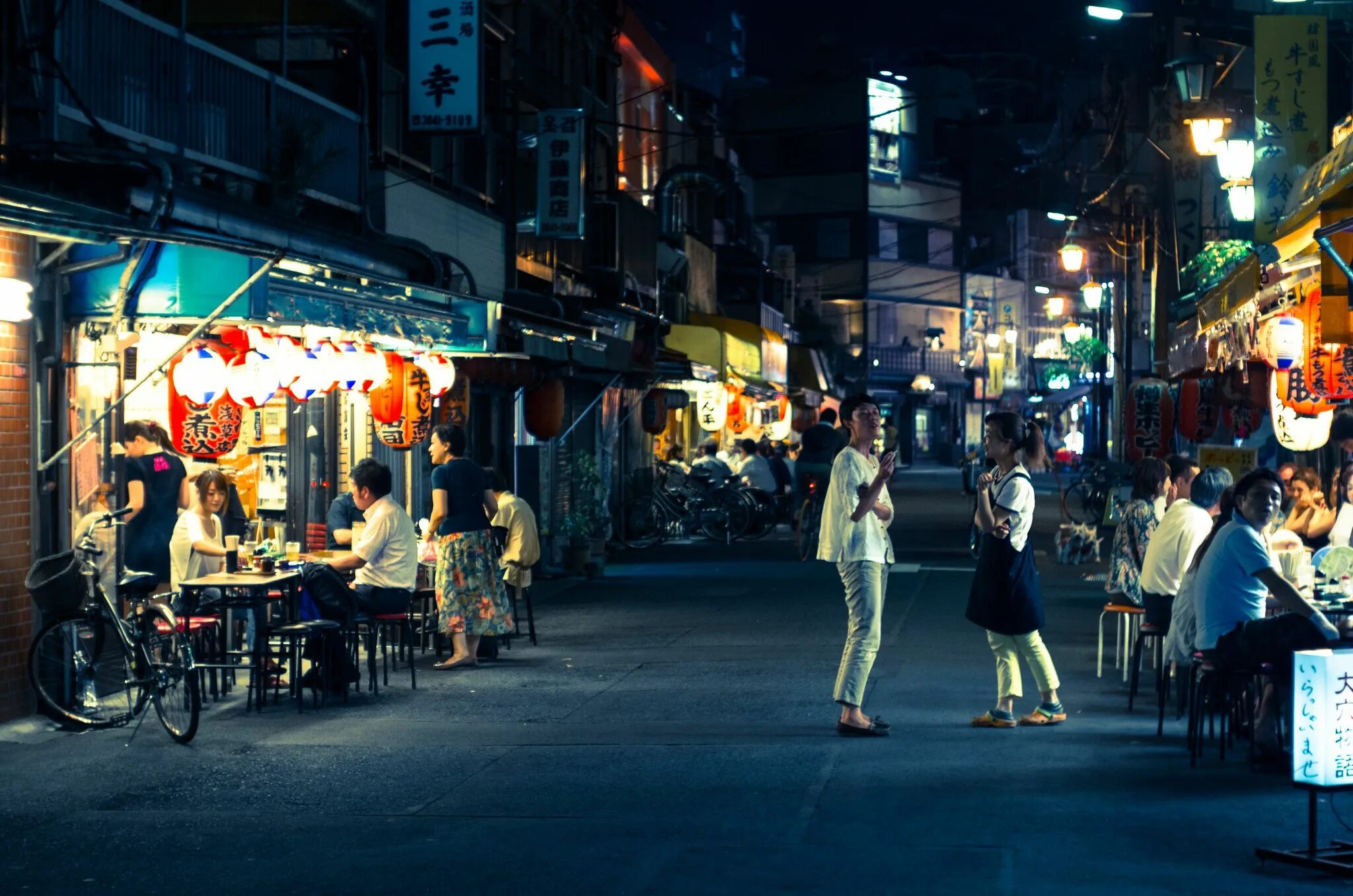 Токио ночная жизнь. Япония Токио улицы. Токио akaxibara Street. Ночной перекресток Токио.
