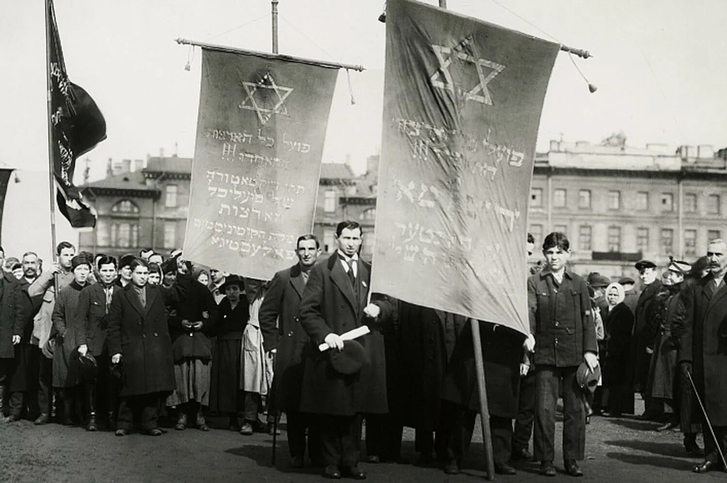 Сколько лет была революция. Еврейские революционеры 1917. евреи в октябрьской революции 1917 года. великая еврейская революция 1917.