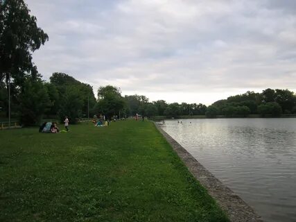 Пляж пруд