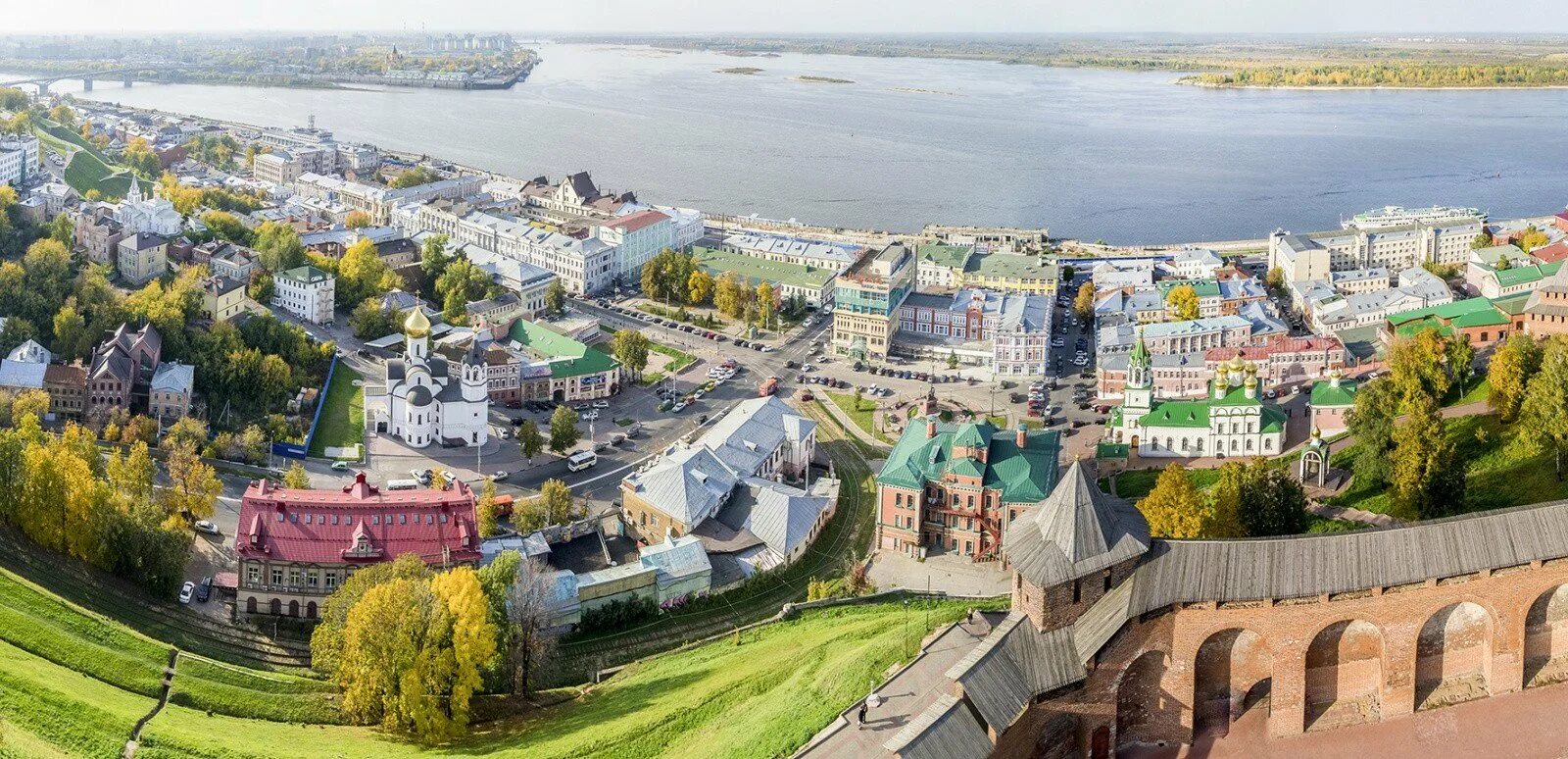 Можно ли посетить нижний новгород. Нижегородский кремль нижний новгород с высоты. нижний новгород кремль панорама. нижний новгород кремль стрелка. вид с нижегородского кремля на стрелку.