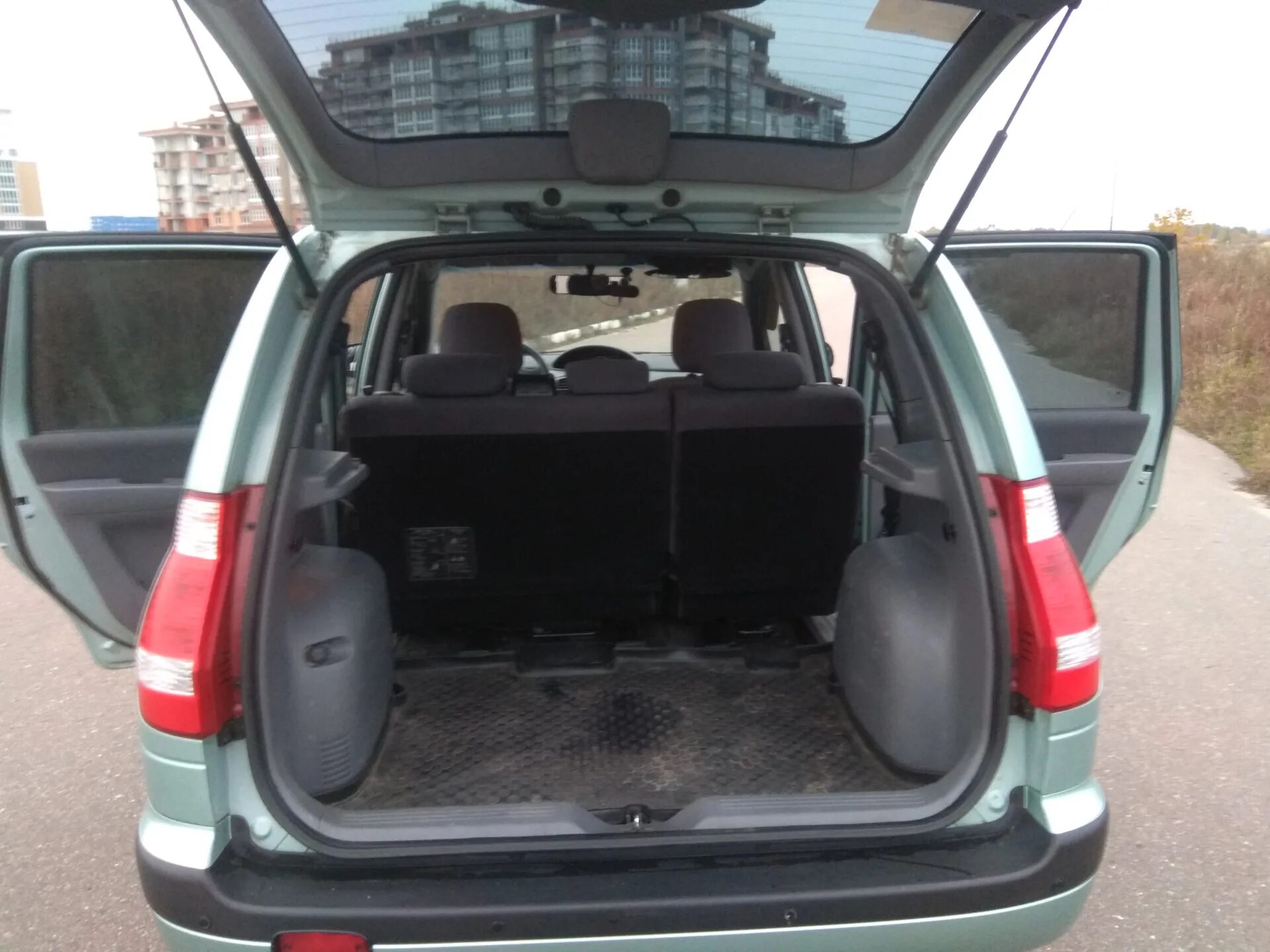 Хендай матрикс 2005 салон. Хендай матрикс багажник. Hyundai matrix 1. Хендай матрикс 2008 багажник. Hyundai matrix 2008 салон багажник.