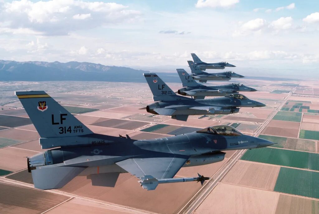 F 5 отзывы. Us Air Force самолет. Арабские военные самолеты. Пять истребителей. Истребители 5 поколения Индии.
