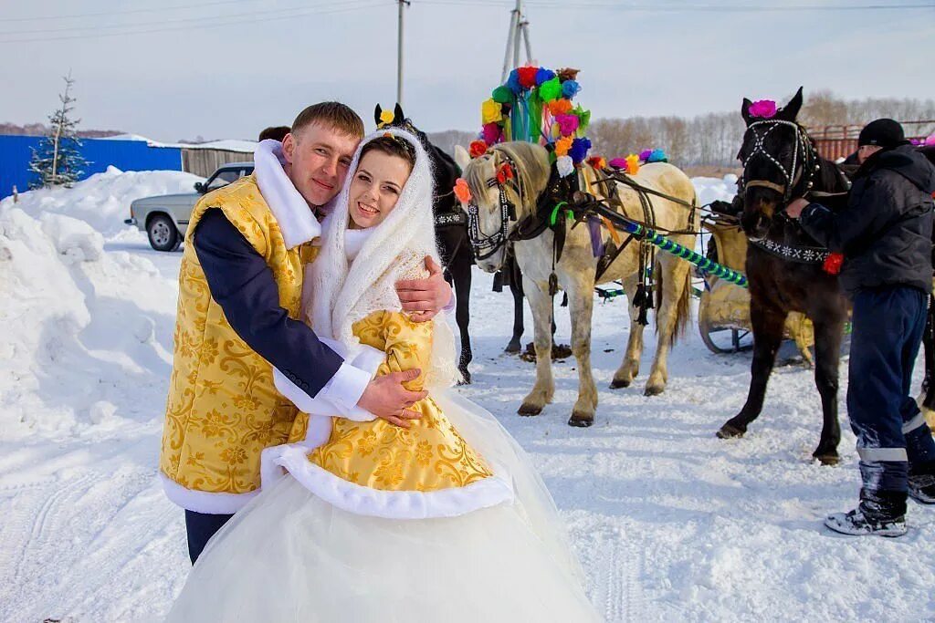 Свадьба зимой в деревне. Деревенская свадьба. Свадьба в поселке. Красивая свадьба в деревне.