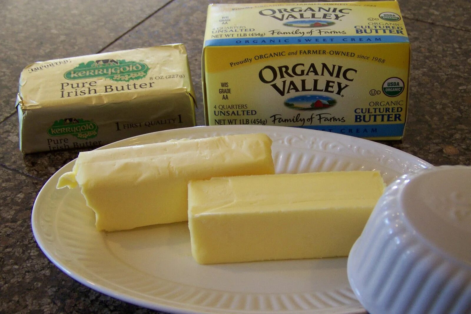 They have butter. Масло сливочное. butter масло сливочное. сливочное масло на английском. масло сливочное домашнее.