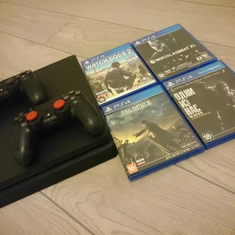 Игры на двоих ps4 на одной консоли. ПС 4 С двумя джойстиками. PLAYSTATION на двоих. Игры на пс4 на 2 джойстика. Геймпад для двоих.