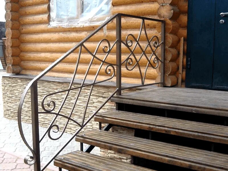 Перила уличные для крыльца. Лестница входная металлическая. металлическая лестница для крыльца. перила для крыльца в частном доме. кованые входные лестницы.