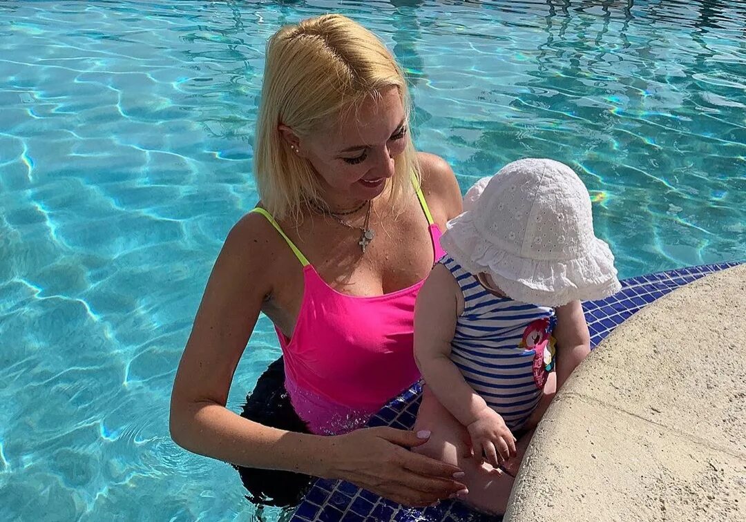 лера кудрявцева и ее дочь. есть ли дети у леры кудрявцевой. есть ли дети у леры кудрявцевой. лера кудрявцева с дочкой в турции. дочь леры кудрявцевой.