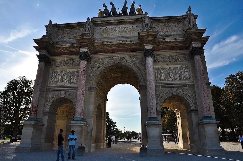 Лицо арка. Триумфальная арка Патусай. Триумфальная арка Патусай Вьентьян. Триумфальная арка в Париже («большая арка»). Триумфальная арка в Афинах.