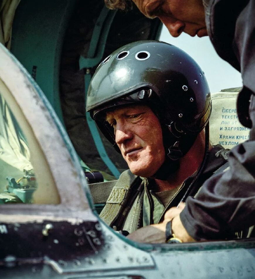 Испытатель роман таскаев. Волк игорь петрович космонавт. Летчика испытателя петровича. Летчик испытатель волк игорь петрович. Летчик испытатель волк игорь петрович.