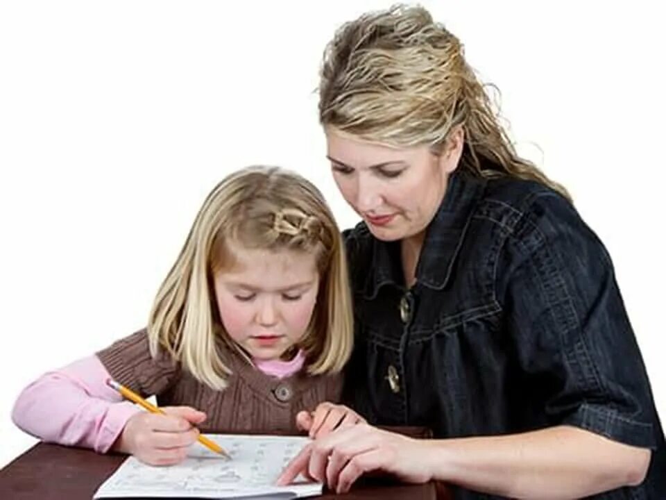 Девушка помогает писать. The half of it фильм 2020. Репетитор женщина и девочка любительское. Девушка помогает писать. Малыш писает в стаканчик.