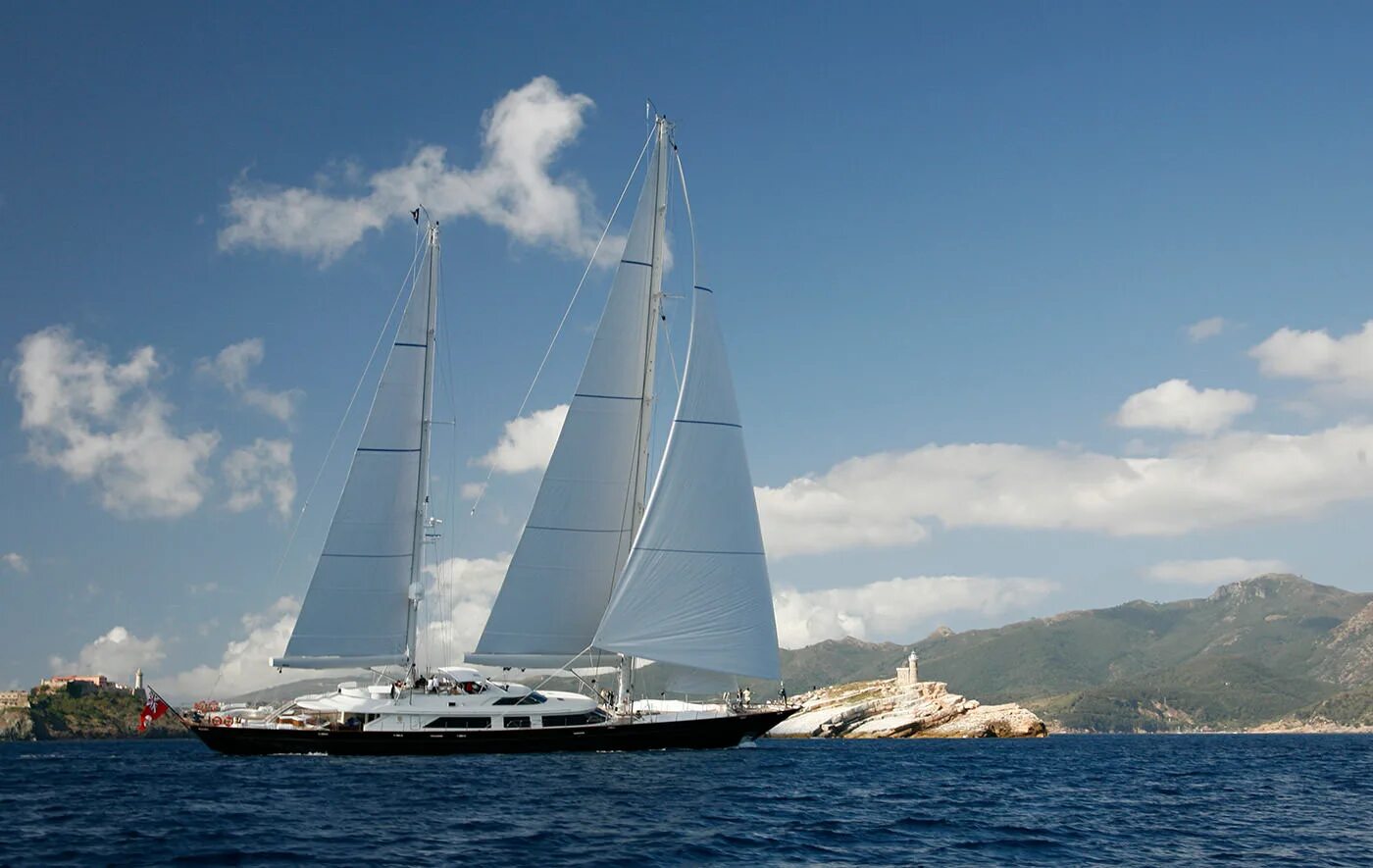 Как читается яхта. Парусные яхты perini navi. яхта perini navi. яхты перини нави парусные океанские. burrasca яхта.