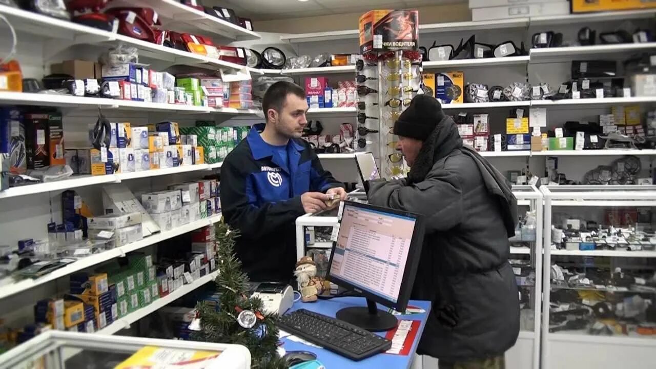 Продавец в магазин автозапчастей. Продавец консультант запчасти. Продавец автомагазина. Магазин запчастей продавец. Продавец автомагазина.