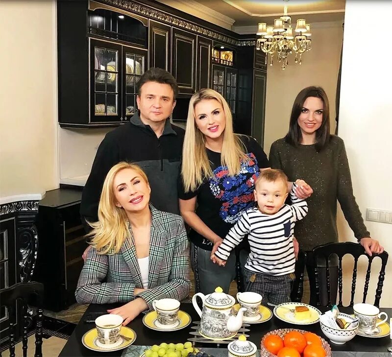 У анны семенович есть дети. Нюра семенович. Дети анны семенович. Семенович сейчас. Дети анны семенович.