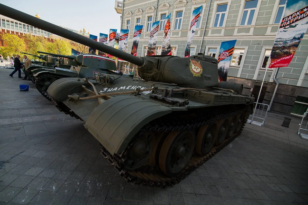 Г колобанова. Выставка техники спб. S400 2019. Выставка техники спб. Выставка военной техники на дворцовой.