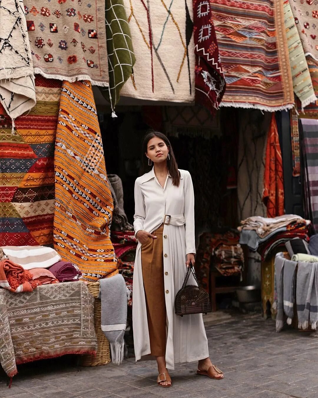 Кафтан платье марокканский мода. Одежда в марокко. Одежда в марокко. Марокко одежда женщин. Национальная джеллаба марокко парни.