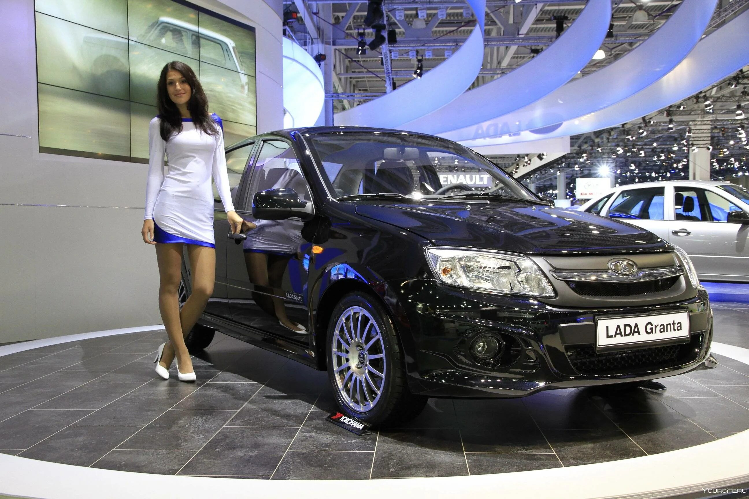 Гранта новая у дилера. Автоваз лада гранта. лада гранта 22 года. lada granta автосалон. лада гранта автоваз тольятти.
