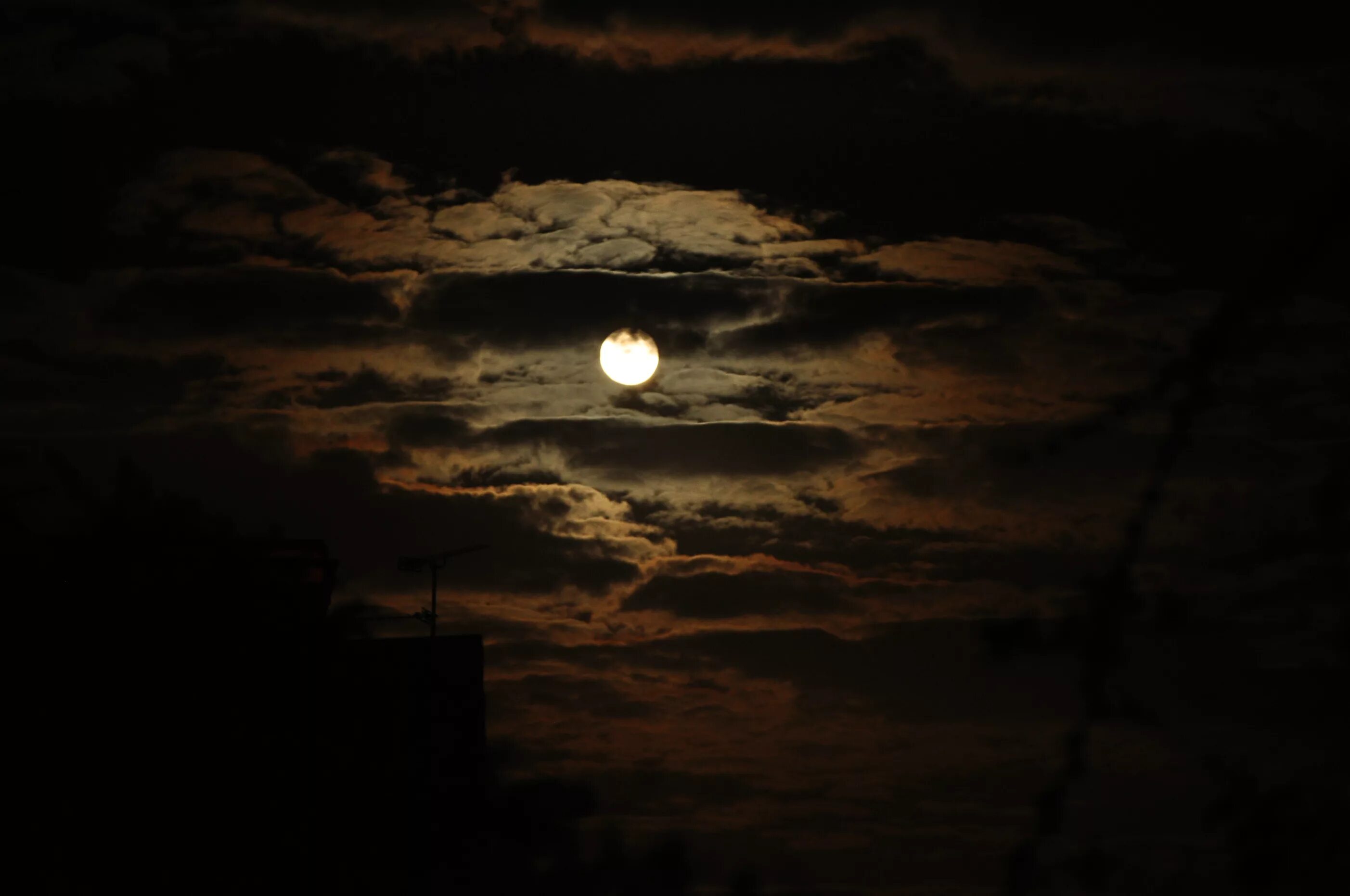 Ночь будет 0. Ночное небо с луной. Ночь Луна. Ночь Луна облака. Ночное небо с тучами.