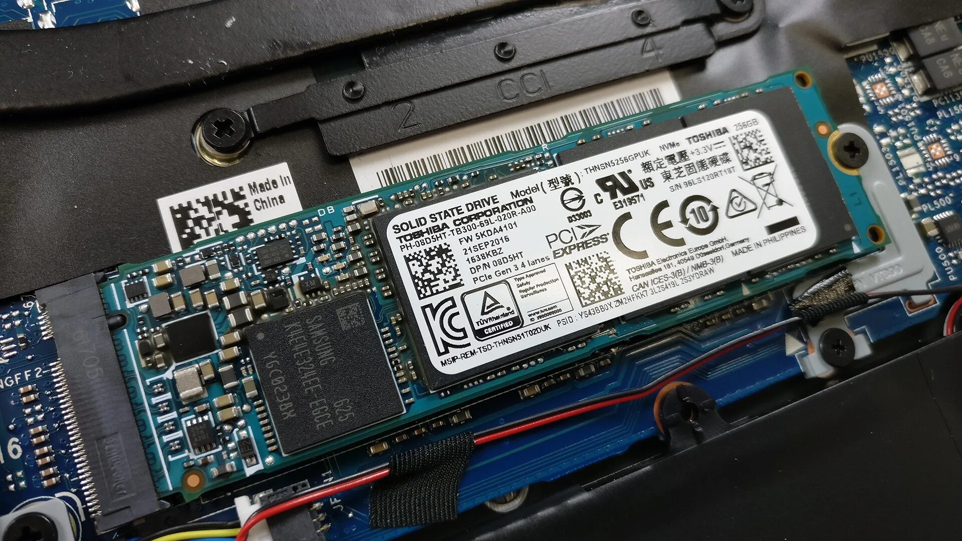 Ssd для ноутбука для игр. SSD m2 для ноутбука Toshiba. Ссд для ноутбука самсунг. Слот m2 в ноутбуке. Планка памяти ссд для ноутбука м2 Делл.