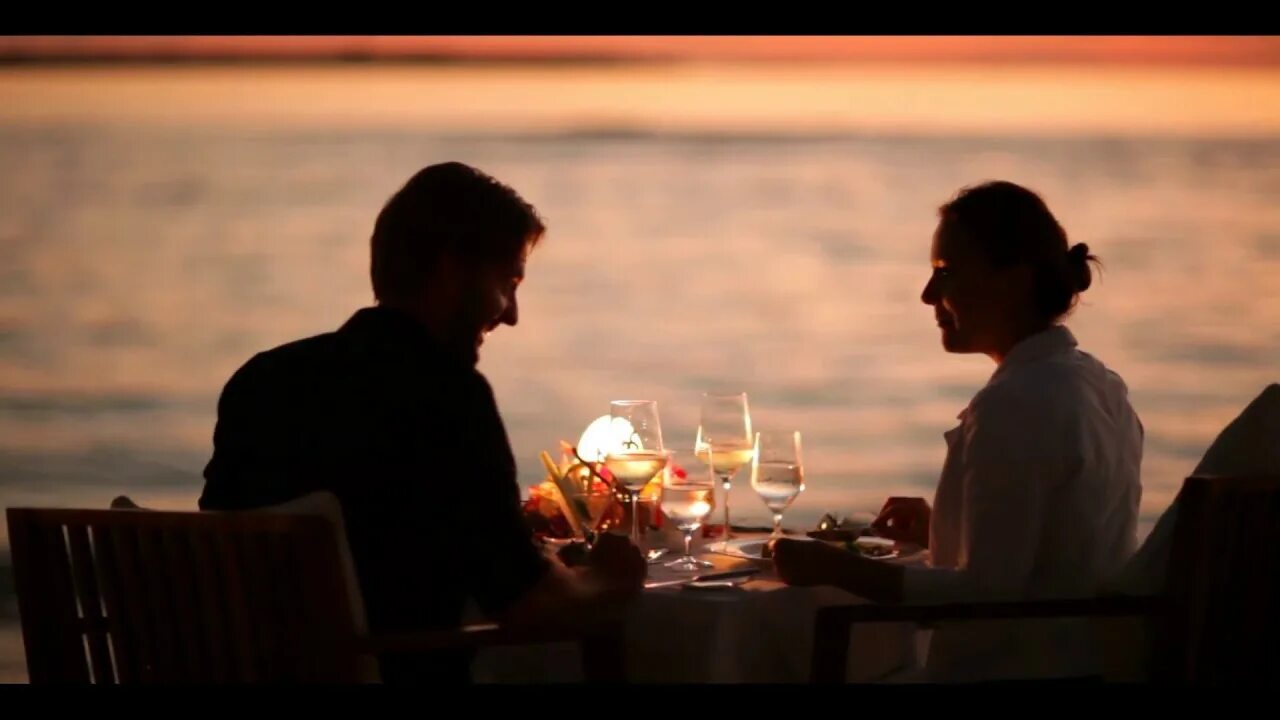 Раз перед вечером. Couple Dining.